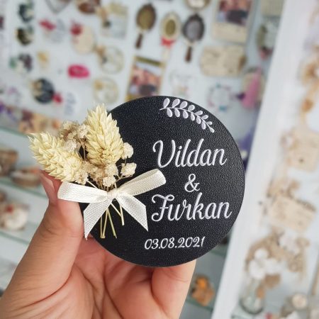 Beyaz baskılı ahşap nikah şekeri