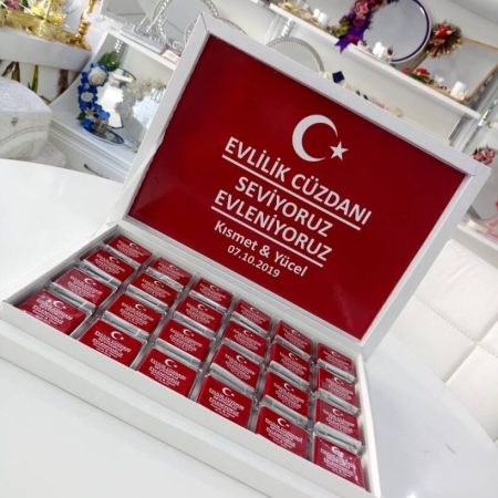 Evlilik Cüzdanı Temalı Madlen Çikolata