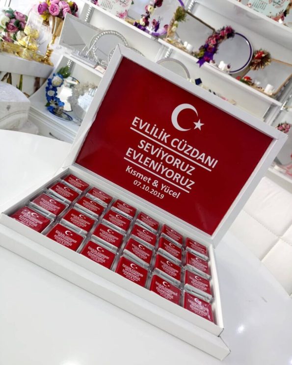 Evlilik Cüzdanı Temalı Madlen Çikolata
